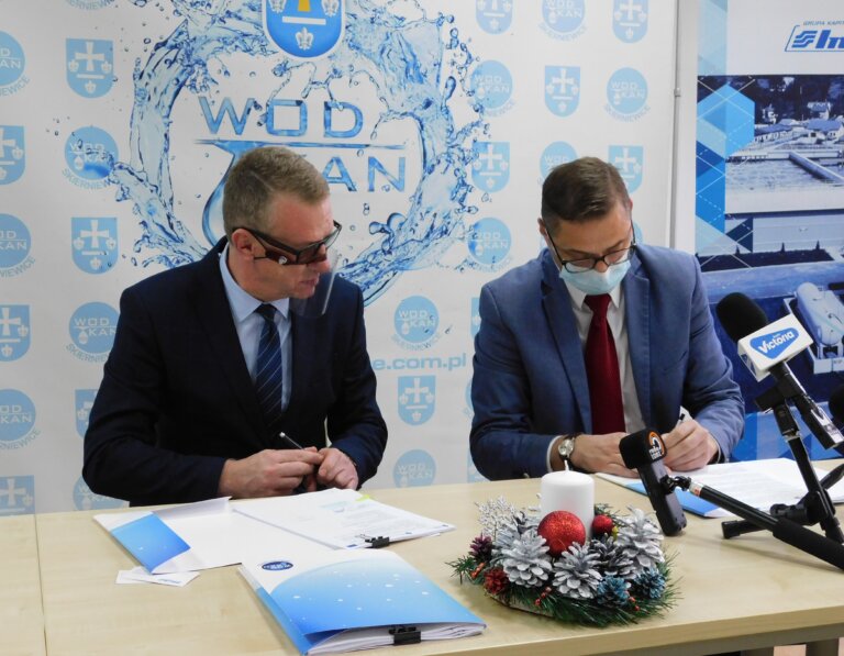 Na zdjęciu Prezes Zakładu Wodociągów i Kanalizacji "WOD-KAN" Jacek Pełka i Dyrektor Realizacji i Rozwoju Instal Kraków Robert Rychlicki