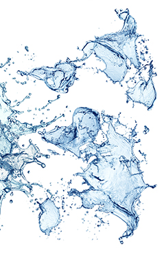 Grafika lejącej niebieskiej wody z dużą ilością kropel na białym tle