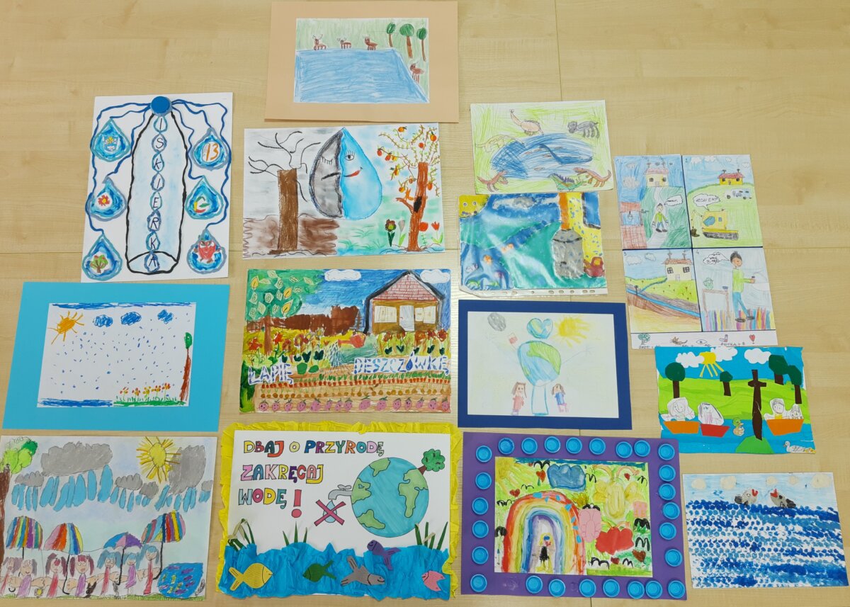 Zdjęcie przedtawia kilka kolorowych prac dzieci nadesłanych na konkurs Woda wokół nas