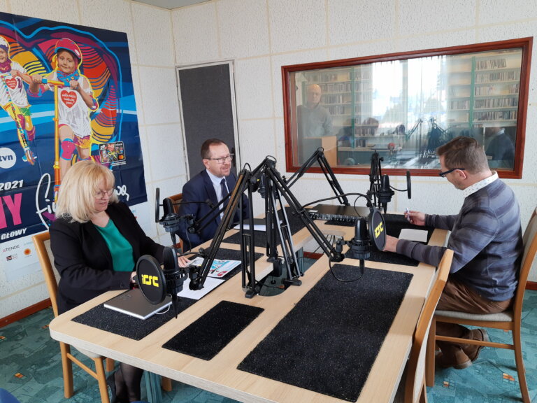 Na zdjęciu Dyrektor ds. Ekonomicznych Jolanta Gajda, Dyrektor Techniczny Tomasz Duda, udzielający wywiadu w Radiu RSC redaktorowi Maciejowi Bąbie